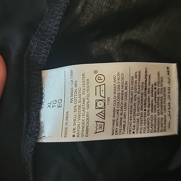 Old navy fitted flutter sleeve smocked top in black. - Picture 4 of 6